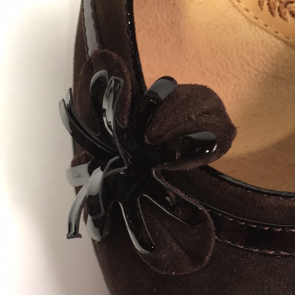 Sofft Suede Dark Brown Heels - Picture 3 of 8